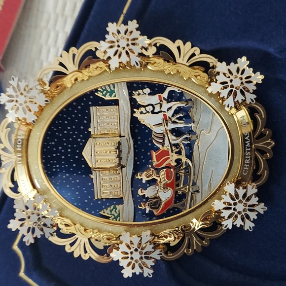 2004 White House Christmas Ornament, A First Family's Sleigh Ride - Picture 2 of 7